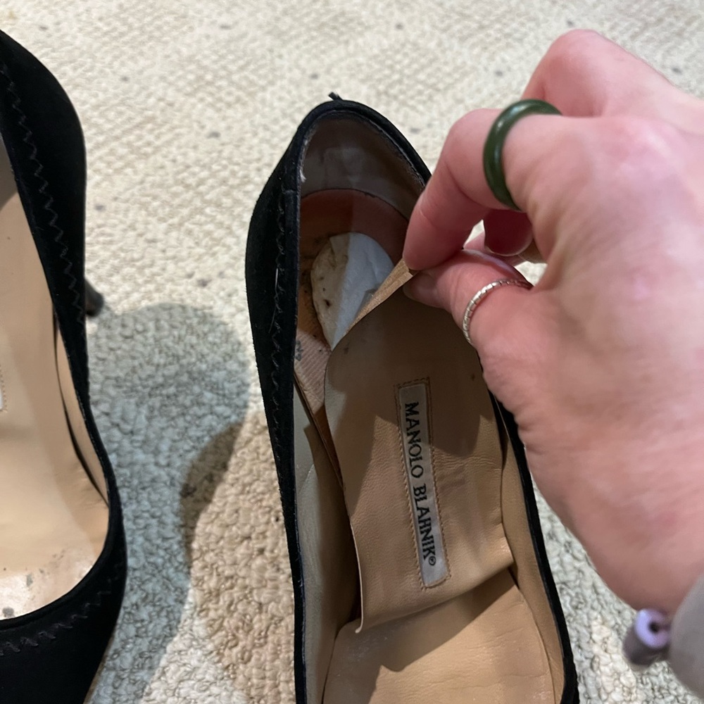 Manolo Blahnik Suede Pointed Toe Pumps. - Picture 13 of 15